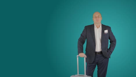 Business-Mann-mit-Koffer-wartenden-Flugzeug-am-Flughafen-auf-grünem-Hintergrund