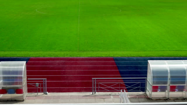 Konzept-Sport---leere-Stadion-vor-oder-nach-dem-Wettkampf.-Dolly,-links-rechts