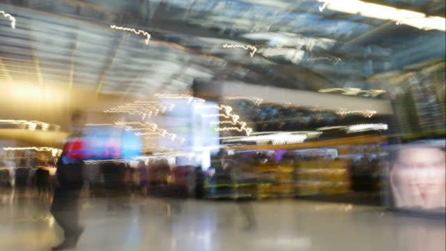 Time-lapse-people-in-airport