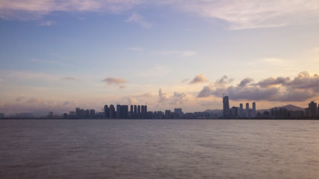 panorama-de-cielo-atardecer-zhuhai-paisaje-urbano-atestado-tráfico-Bahía-4-tiempo-k-caer-china