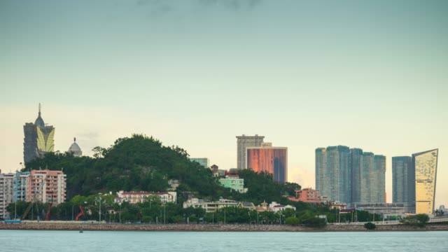 China-Bucht-Sonnenuntergang-Zhuhai-Macau-Stadt-Hotels-Küste-Panorama-4k-Zeitraffer