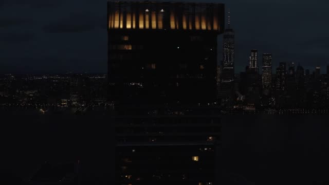 Edificio-residencial-vista-aérea-en-el-atardecer-serie-NYC-4k