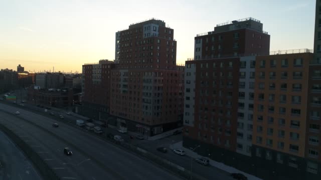 Luftaufnahmen-von-Harlem,-New-York-City-bei-Sonnenuntergang