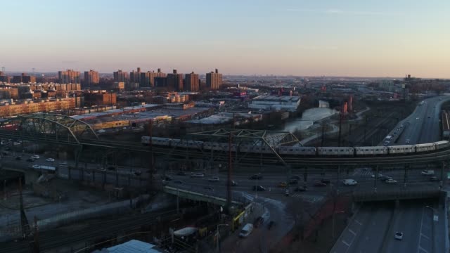Luftaufnahmen-von-Harlem,-New-York-City-bei-Sonnenuntergang