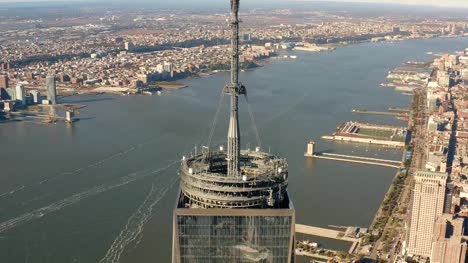 Luftaufnahme-des-Freedom-Tower-Manhattan-und-New-Jersey-4k