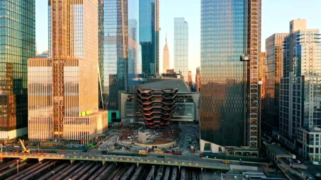 Aerial-drone-footage-of-New-York-skyline