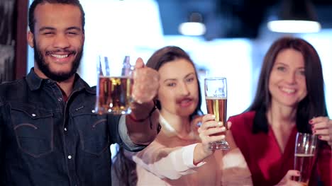 Young-company-lifts-up-a-glass-of-beer