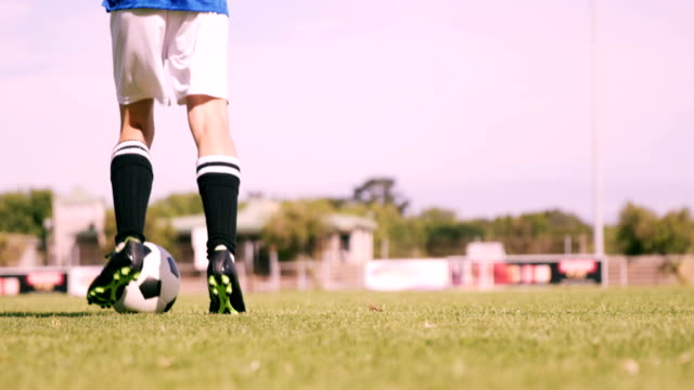 Controlar-la-pelota-jugador-de-fútbol