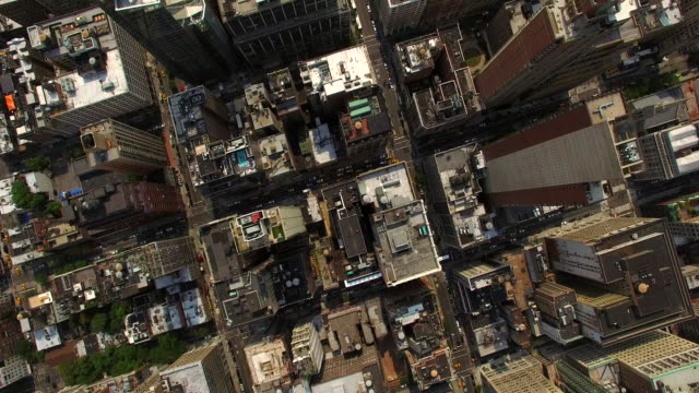NYC-Antenne-Flyover-Schuss-Gold-Top-Gebäude