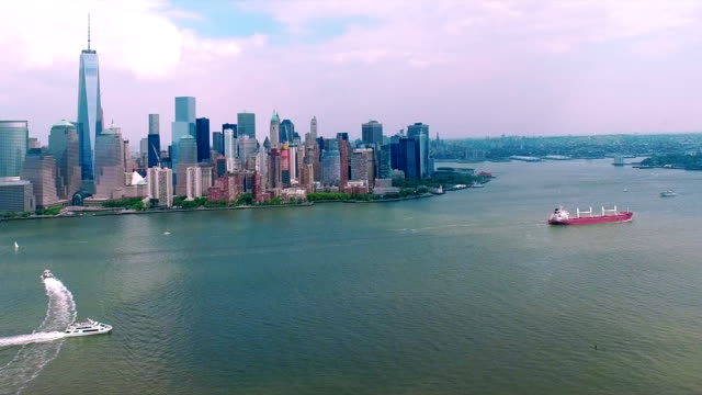 NYC-Antenne-gedreht-der-Innenstadt-mit-Blick-auf-Freedom-Tower