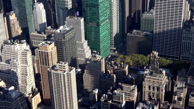 Vista-panorámica-y-aérea-de-los-edificios-de-Manhattan-en-la-ciudad-de-Nueva-York,-NY,-Estados-Unidos.-Vista-aérea-del-horizonte-de-la-ciudad-de-Nueva-York-al-atardecer.-Metrópolis-urbana-hito-fondo-paisaje.