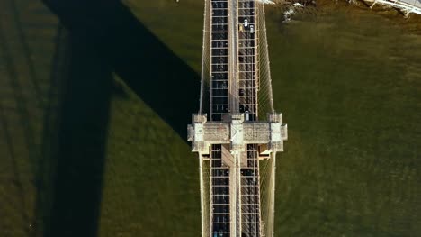 Top-aerial-view-of-the-traffic-road-on-the-Brooklyn-bridge-through-the-East-river-in-New-York,-America