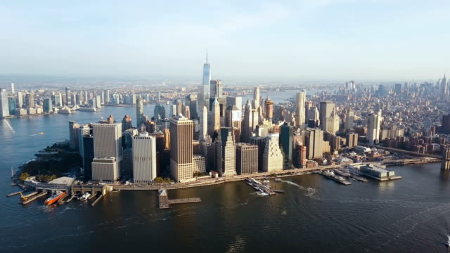 Aerial-view-of-Manhattan-district-on-the-shore-of-the-East-river.-Beautiful-cityscape-of-New-York,-America