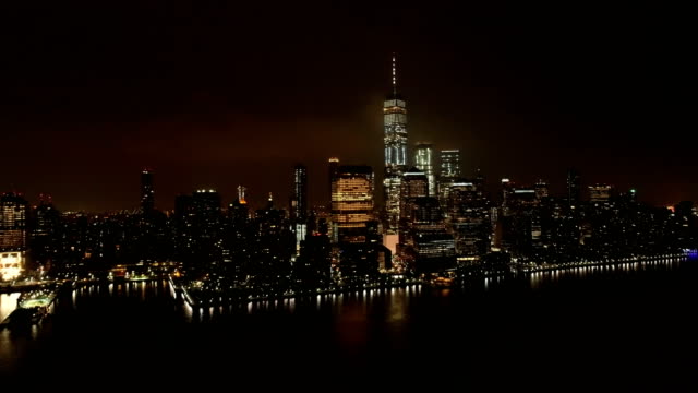 Baje-Manhattan---aérea-Skyline-de-World-Trade-Center-en-la-noche