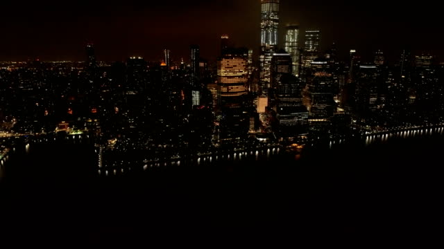 NYC---Lower-Manhattan-Aerial-Skyline-bei-Nacht