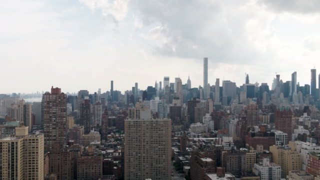 nach-vorne-Antenne-in-Richtung-Empire-State-Building-Manhattan-Stadtbild-NYC