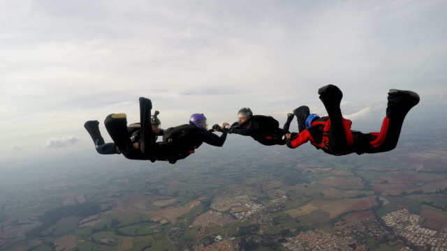Skydiving-Team-4K