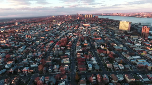 Cliffside-Park-NJ-Flyover-edificios-durante-puesta-del-sol