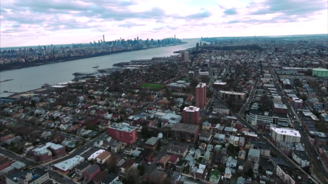 Vista-aérea-de-Cliffside-Park-NJ-viajando-hacia-Manhattan-Downtown