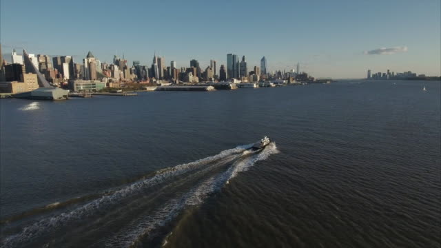 Following-Boat-on-Hudson-River-With-Upper-West-Side-In-View