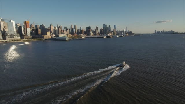Following-Boat-on-Hudson-River-Viewing-Uptown-Flying-Towards-Midtown-Manhattan