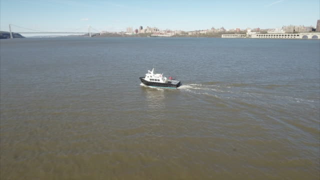 Flying-Towards-Tug-Boat-on-Hudson-River-With-Jersey-In-Shot