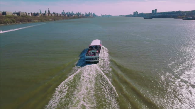Siguientes-Ferry-Boat-en-el-río-Hudson