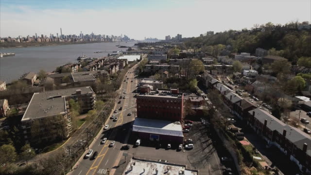 Cliffside-Park-Aerial-Shot-Of-Street-With-The-Hudson-River-&-Manhattan-In-View