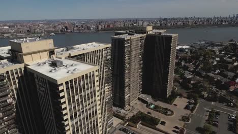 Cliffside-Park-NJ-descendente-tiro-de-edificios-de-apartamentos