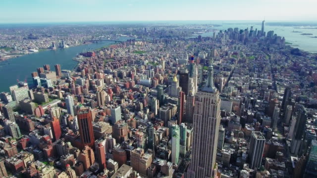 NYC-Aerial-Of-The-Empire-State-Building-Viewing-Downtown