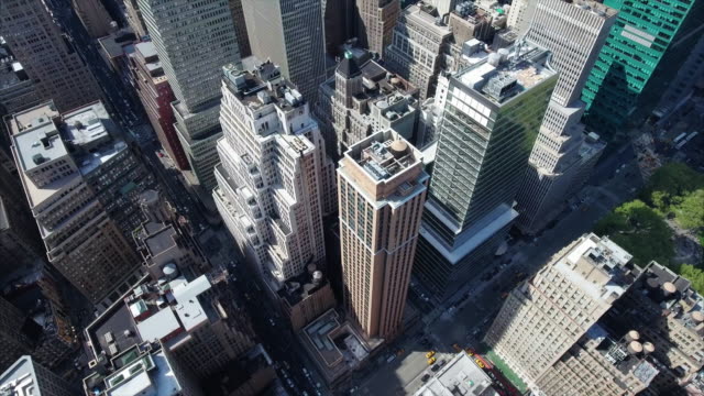 Aerial-Of-NYC-Pan-Upward