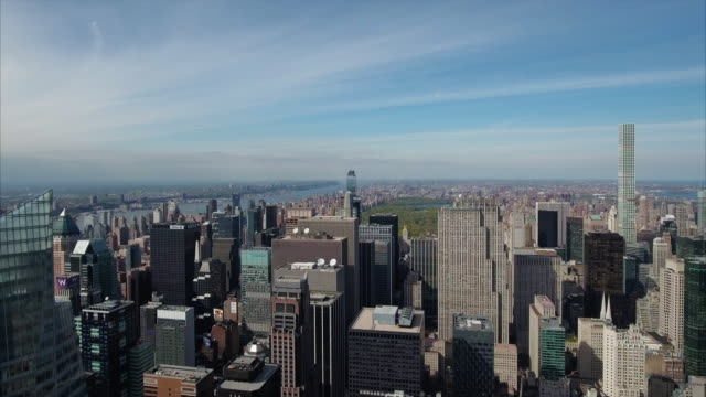 Midtown-Aerial-NYC-Flying-East-With-432-Park-In-The-Background
