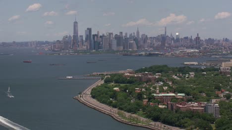 Luftaufnahme-von-Brooklyn-und-Manhattan-in-New-York-City.