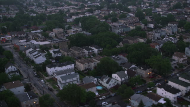 Vista-aérea-del-barrio-de-Staten-Island-en-temprano-en-la-mañana.