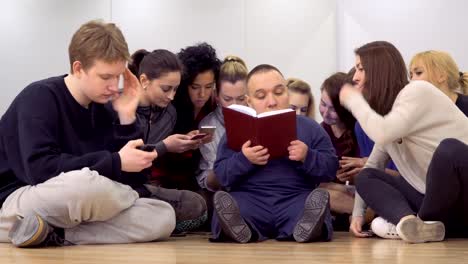 Group-of-young-people-sets-aside-their-phones-and-start-reading-the-book