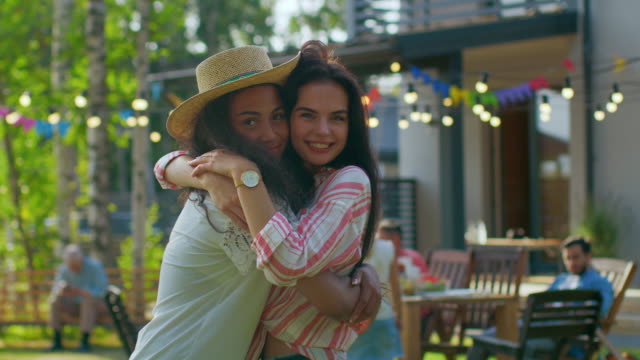 Portrait-of-Two-Beautiful-Girls-Hugging-and-Smiling.-Best-Friends-Embrace-and-Have-Fun-on-a-Summer-Day.-In-Slow-Motion.