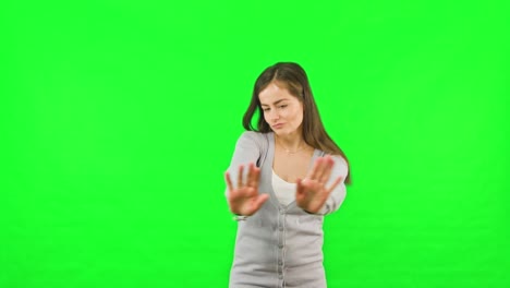 Frau-tanzt-grüne-Chroma-Key-Bildschirm-Hintergrund