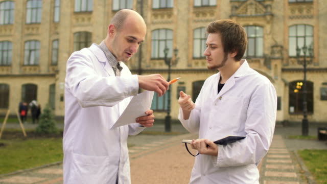 Medical-students-talks-near-university
