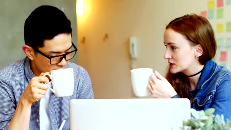 Business-executives-interacting-while-having-coffee