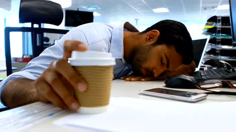 Male-executive-sleeping-at-desk