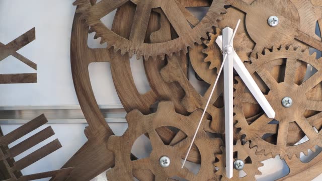 reloj-de-pared-hecha-de-cañas-de-madera