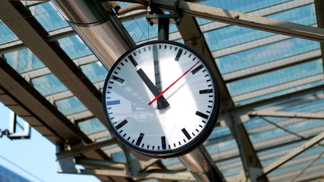 Public-clock-on-the-train-station-in-4k-slow-motion-60fps
