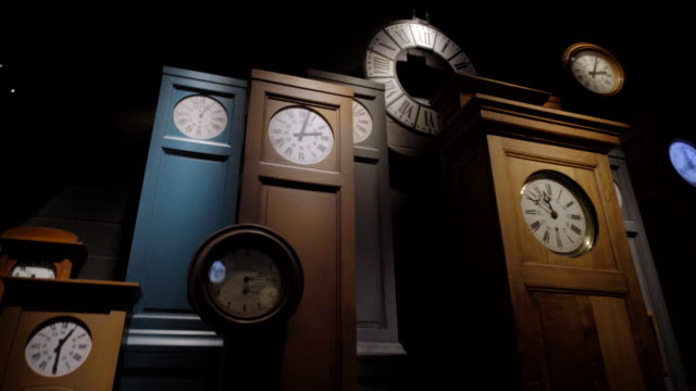 many-clocks-vintage-old-on-display
