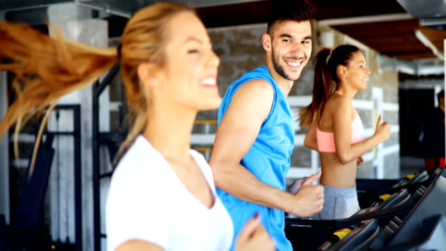 Picture-of-cheerful-fitness-team-in-gym