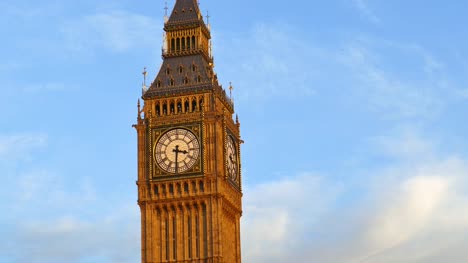 Footage-Of-Big-Ben-Tower-Against-Clear-Blue-Sky-In-London,-UK.