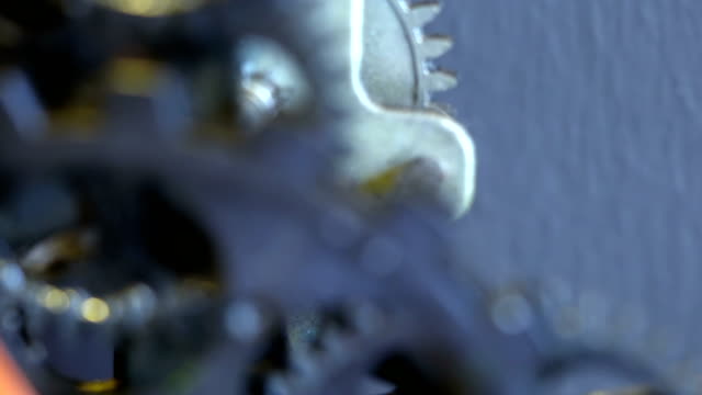 Engranajes-de-reloj-mecánico-oxidado-Retro