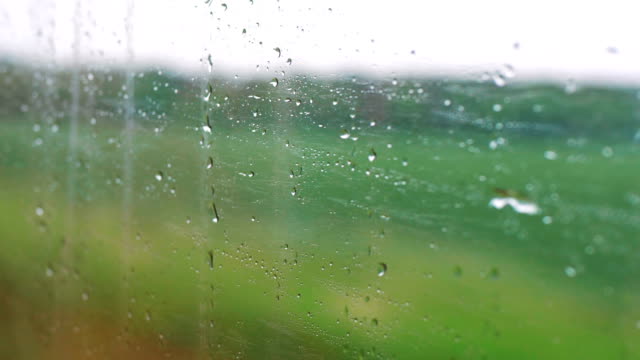 Autofahren-an-regnerischen-Tag-in-4-k-Zeitlupe