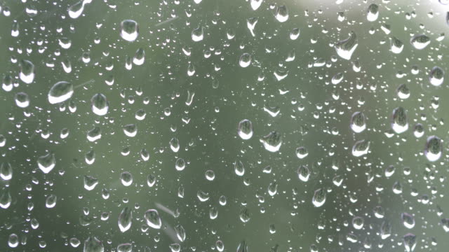 Starker-Regen-am-Fenster-in-4-k-Slow-Motion-60fps