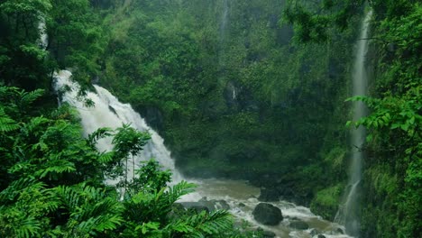 Amazing-waterfall-in-tropical-rain-forest-on-the-road-to-Hana-in-Maui,-Hawaii