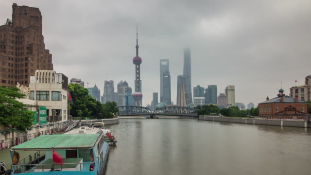 China-Shangai-panorama-centro-del-parque-de-la-nave-famoso-Golfo-ciudad-4k-lapso-de-tiempo